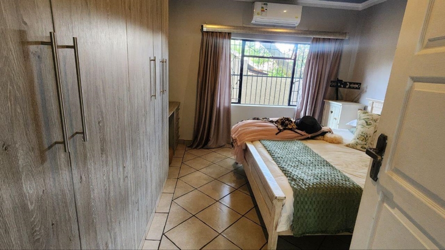 5 Bedroom Property for Sale in Safari Gardens North West